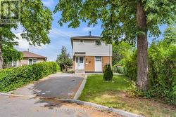 6 DAMASCUS DRIVE  Toronto, ON M9V 4G1