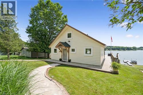 614 Sixth Road E, Mapleton, ON 
