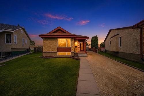 86 Barnham Crescent, Winnipeg, MB 