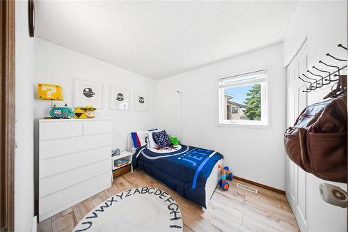 86 Barnham Crescent, Winnipeg, MB 