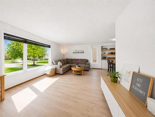 86 Barnham Crescent, Winnipeg, MB 