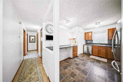 86 Barnham Crescent, Winnipeg, MB 