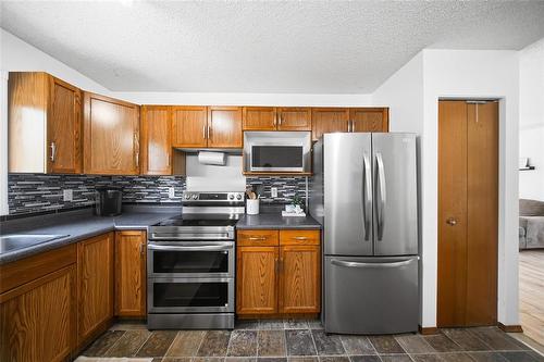 86 Barnham Crescent, Winnipeg, MB 