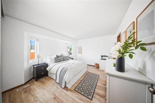 86 Barnham Crescent, Winnipeg, MB 