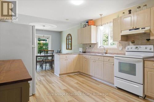 Kitchen and Eating Area - 12 Reynolds Place, Prince Edward County (Wellington), ON 