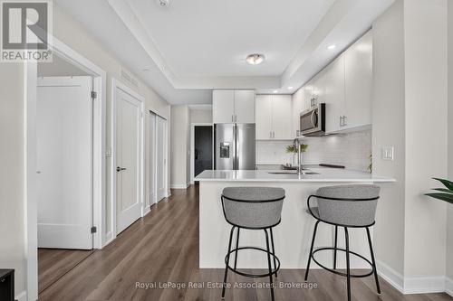 622 - 3200 William Coltson Avenue, Oakville, ON - Indoor Photo Showing Kitchen