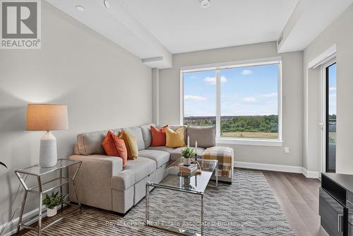 622 - 3200 William Coltson Avenue, Oakville, ON - Indoor Photo Showing Living Room