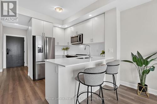 622 - 3200 William Coltson Avenue, Oakville, ON - Indoor Photo Showing Kitchen With Stainless Steel Kitchen With Upgraded Kitchen