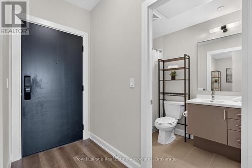 622 - 3200 William Coltson Avenue, Oakville, ON - Indoor Photo Showing Bathroom