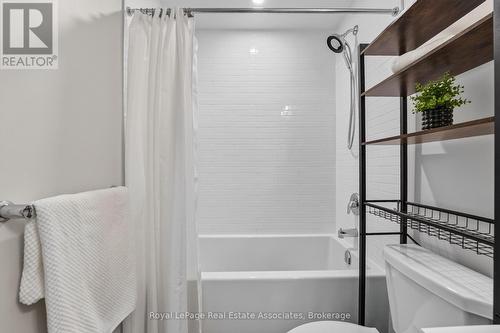 622 - 3200 William Coltson Avenue, Oakville, ON - Indoor Photo Showing Bathroom