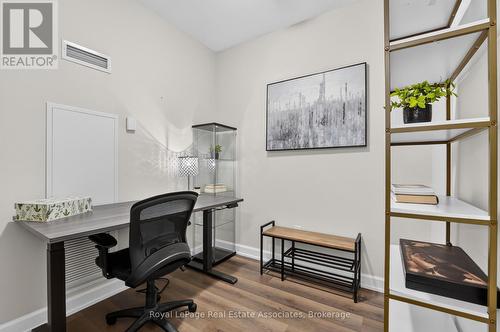 622 - 3200 William Coltson Avenue, Oakville, ON - Indoor Photo Showing Office