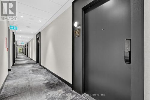 622 - 3200 William Coltson Avenue, Oakville, ON - Indoor Photo Showing Other Room