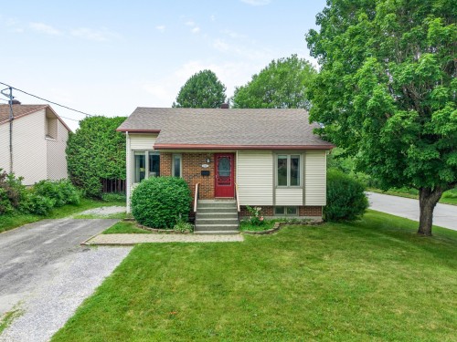 3767 Rue Charles-Hamel  Sherbrooke (Les Nations), QC J1L 1M7