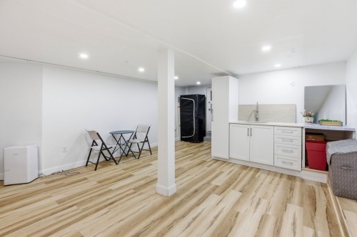 Salle familiale - 5286 Av. Coolbrook, Montréal (Côte-Des-Neiges/Notre-Dame-De-Grâce), QC - Indoor