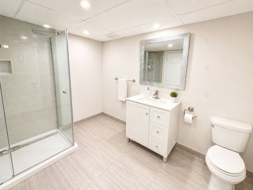 Salle de bains - 117 Rue Hébert, Châteauguay, QC - Indoor Photo Showing Bathroom