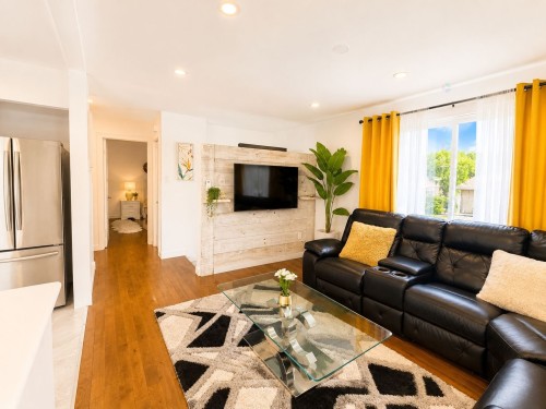 Salon - 117 Rue Hébert, Châteauguay, QC - Indoor Photo Showing Living Room