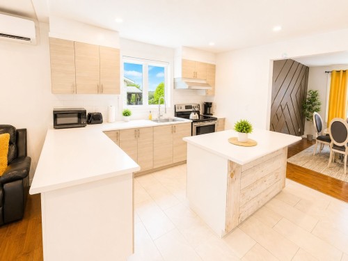 Cuisine - 117 Rue Hébert, Châteauguay, QC - Indoor Photo Showing Kitchen