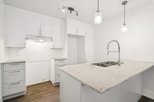 344 Rue d'Émeraude , Candiac, QC J5R 0S1 4