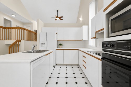 Kitchen - 12673 Rue Senay, Montréal (Pierrefonds-Roxboro), QC - Indoor Photo Showing Kitchen With Double Sink