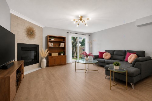 Family Room - 12673 Rue Senay, Montréal (Pierrefonds-Roxboro), QC - Indoor Photo Showing Living Room With Fireplace