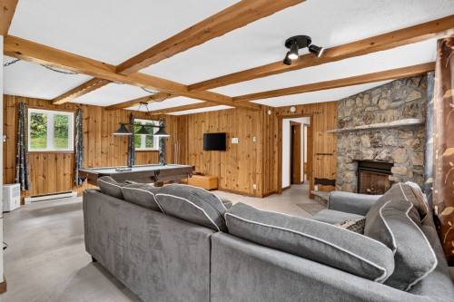 Family Room - 1130 Ch. De La Montagne, Sainte-Agathe-Des-Monts, QC - Indoor Photo Showing Living Room With Fireplace