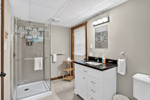 Bathroom - 1130 Ch. De La Montagne, Sainte-Agathe-Des-Monts, QC - Indoor Photo Showing Bathroom