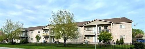 106-670 Wayoata ST  Winnipeg, MB R2C 1J9
