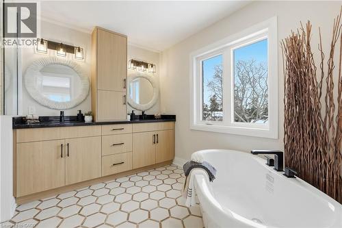 7 Bartlett Avenue, Grimsby, ON 
