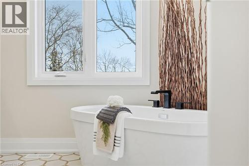 7 Bartlett Avenue, Grimsby, ON 