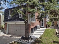 195 AVENUE ROAD Richmond Hill, ON L4C 4Z7