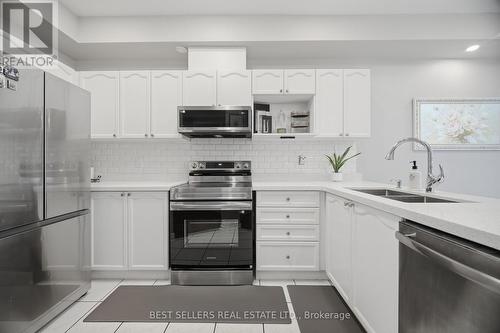 3252 Sunlight Street, Mississauga, ON 