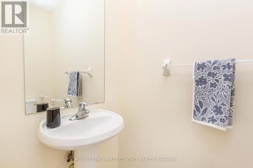 Powder Room - 1 Griffin Gate, Barrie, ON 
