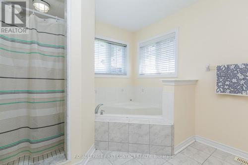 Ensuite - 1 Griffin Gate, Barrie, ON 