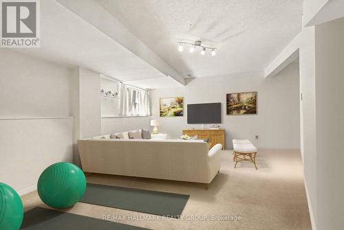Fabulous family room with bright window - 48 Dunbarton Court, Ottawa, ON 