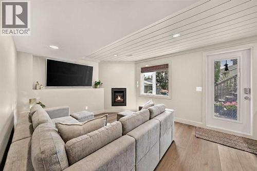 Bright living space in w/o - 21 Shawbrooke Bay Sw, Calgary, AB 