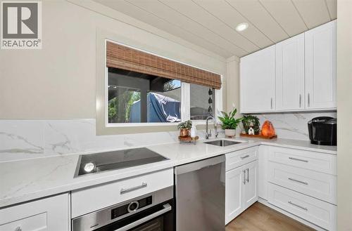 Full kitchen for suite or entertaining - 21 Shawbrooke Bay Sw, Calgary, AB 