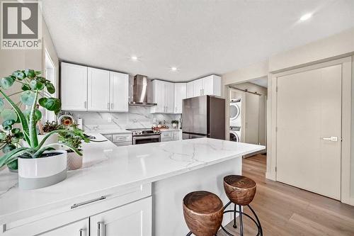 Stunning renovated kitchen - 21 Shawbrooke Bay Sw, Calgary, AB 