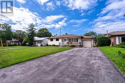 HUGE 5 car driveway! - 