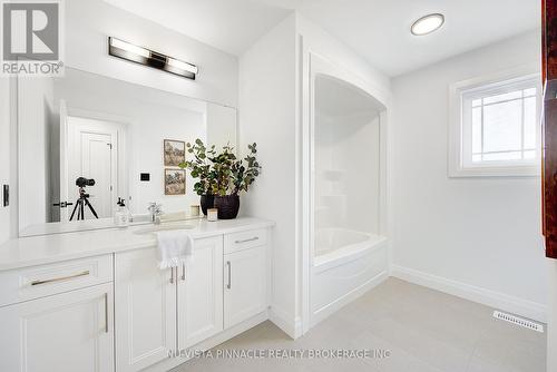 10 Woodmere Path, Middlesex Centre (Ilderton), ON 