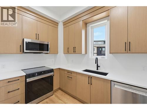 1087 Carnoustie Drive, Kelowna, BC 