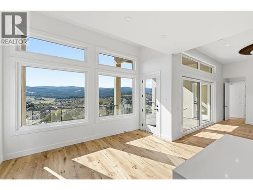 1087 Carnoustie Drive, Kelowna, BC 