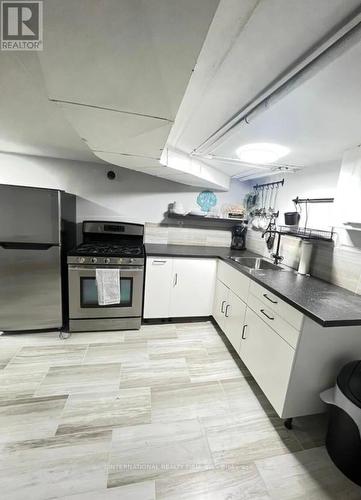 LOWER - 132 GRACE STREET , Toronto, Ontario M6J 2S2 2