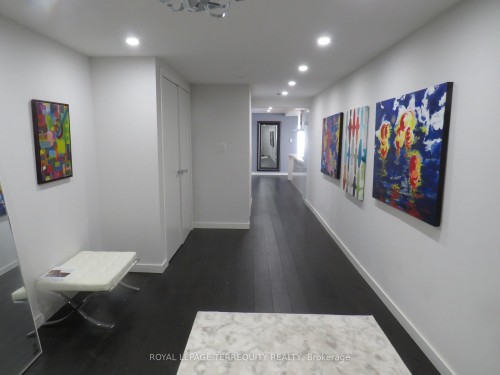 3305-2045 Lake Shore Boulevard W, Toronto, ON - Indoor Photo Showing Other Room