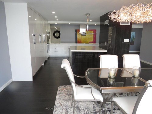 3305-2045 Lake Shore Boulevard W, Toronto, ON - Indoor Photo Showing Dining Room