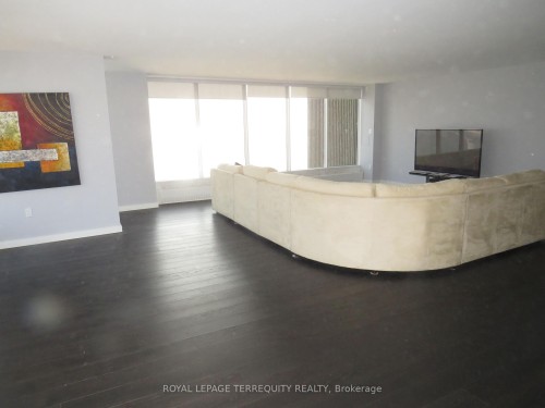 3305-2045 Lake Shore Boulevard W, Toronto, ON - Indoor Photo Showing Living Room