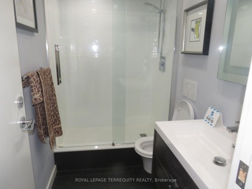 3305-2045 Lake Shore Boulevard W, Toronto, ON - Indoor Photo Showing Bathroom