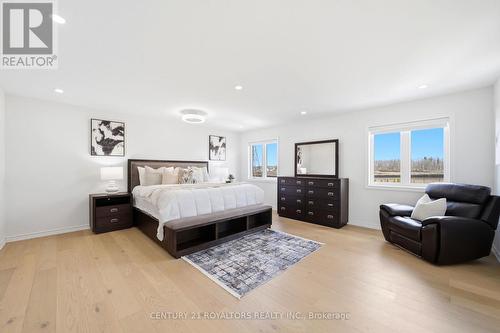 107 Rugman Crescent, Springwater, ON 