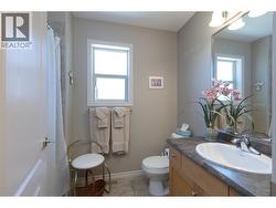 Main Bathroom  4 Piece - 