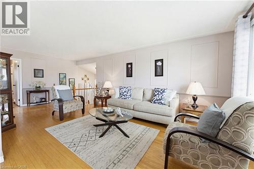 26 Rivercrest Road, Hamilton, ON - Indoor Photo Showing Living Room