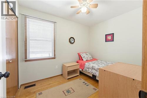 26 Rivercrest Road, Hamilton, ON - Indoor Photo Showing Bedroom